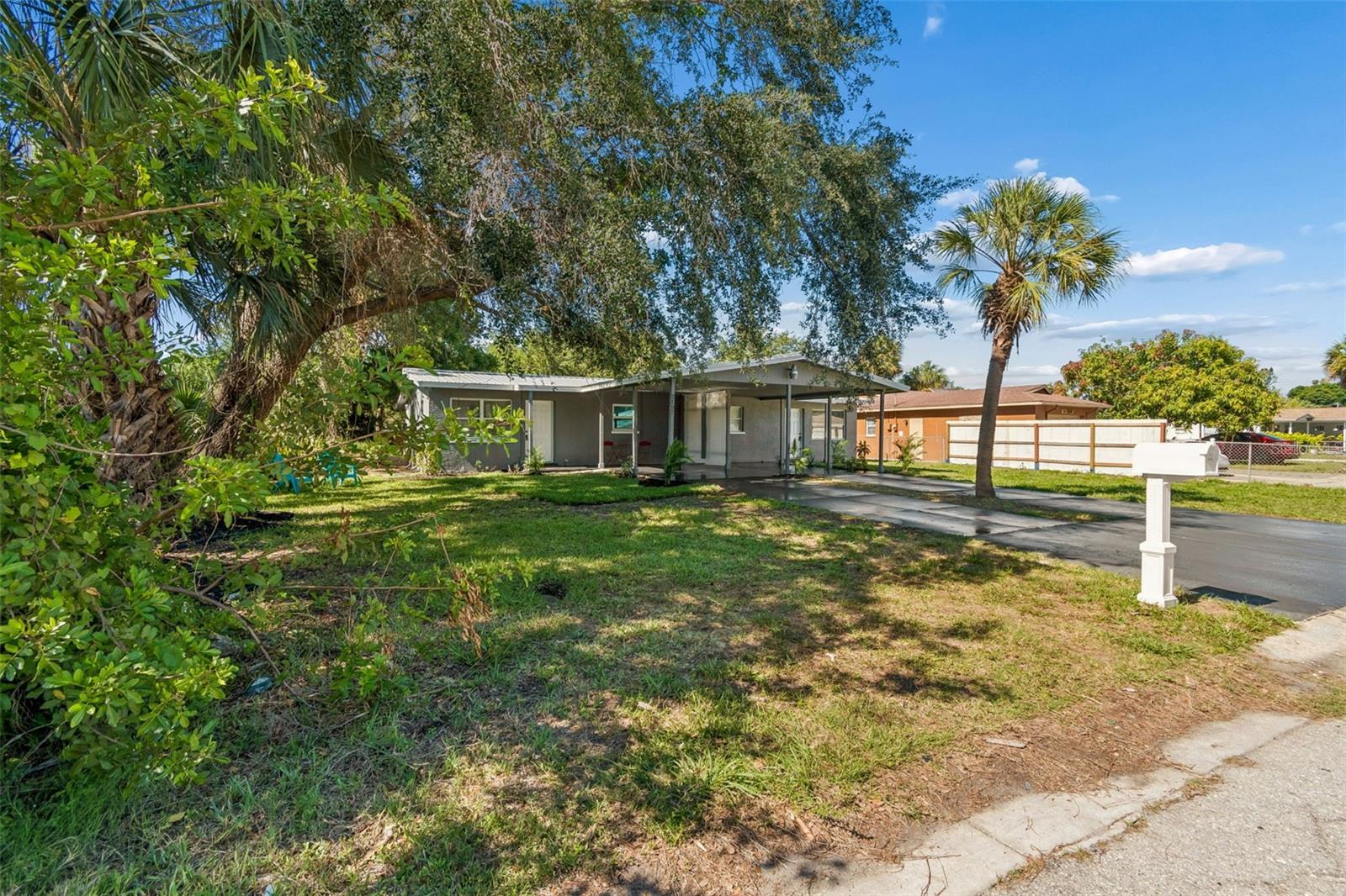 2105 46TH AVENUE DR W, BRADENTON, FL, 34207