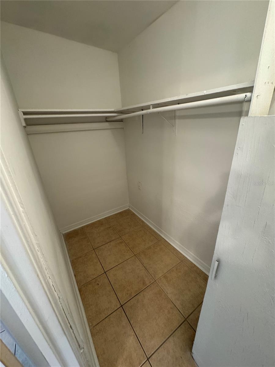 2016 E CRENSHAW ST, TAMPA, FL, 33610