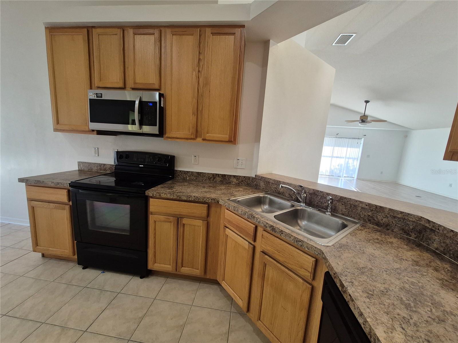 6833 RUNNER OAK DR, ZEPHYRHILLS, FL, 33545