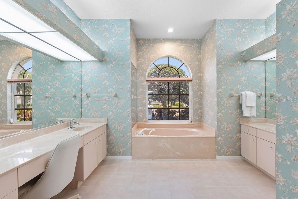 1543 WATERFORD DR, VENICE, FL, 34292