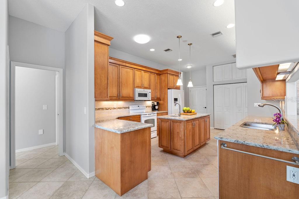 1543 WATERFORD DR, VENICE, FL, 34292
