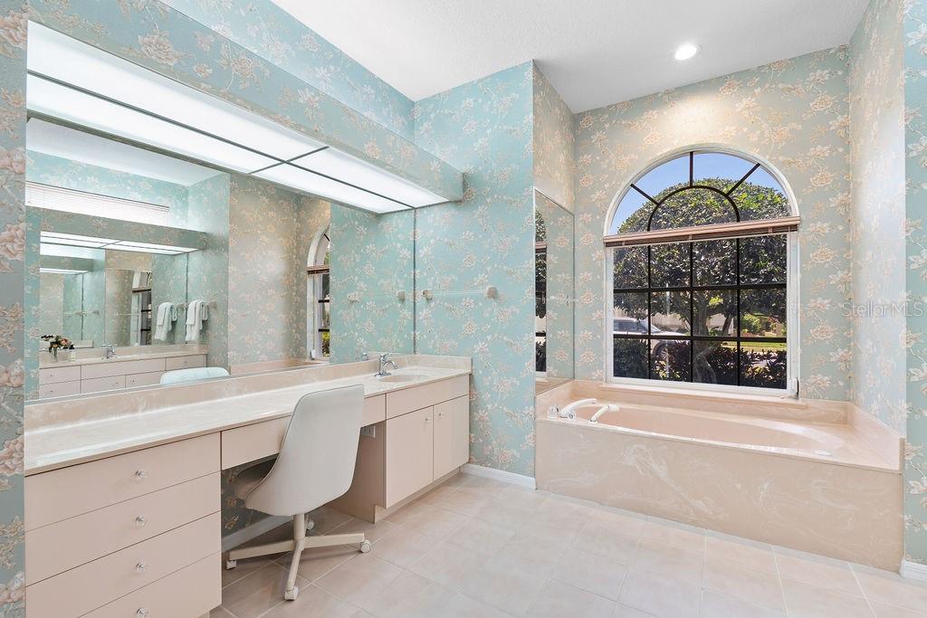 1543 WATERFORD DR, VENICE, FL, 34292