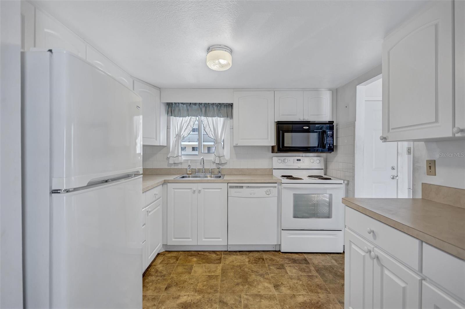 2217 SUNSET DR #E27, BRADENTON, FL, 34207