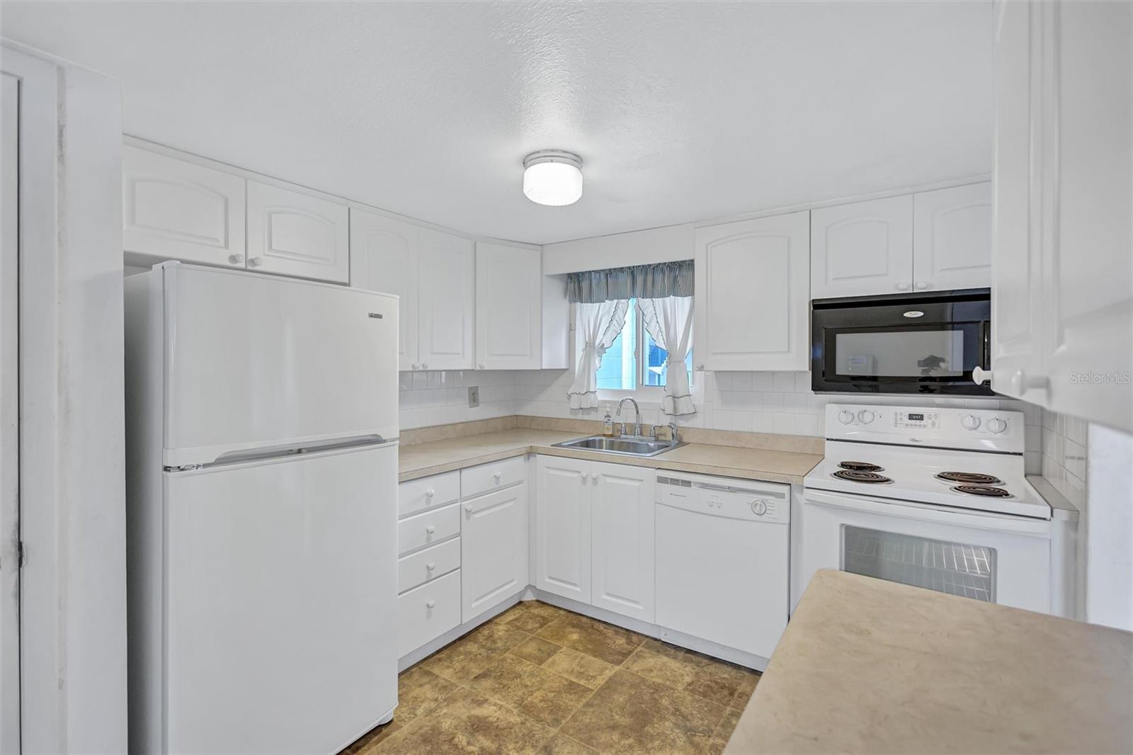 2217 SUNSET DR #E27, BRADENTON, FL, 34207