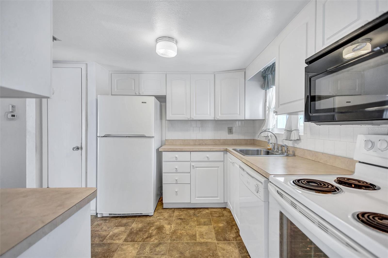 2217 SUNSET DR #E27, BRADENTON, FL, 34207