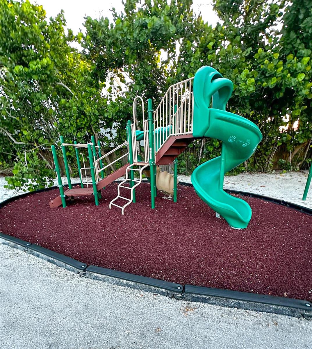 7825 SANDERLING RD, SARASOTA, FL, 34242