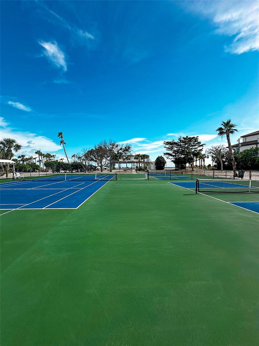 7825 SANDERLING RD, SARASOTA, FL, 34242