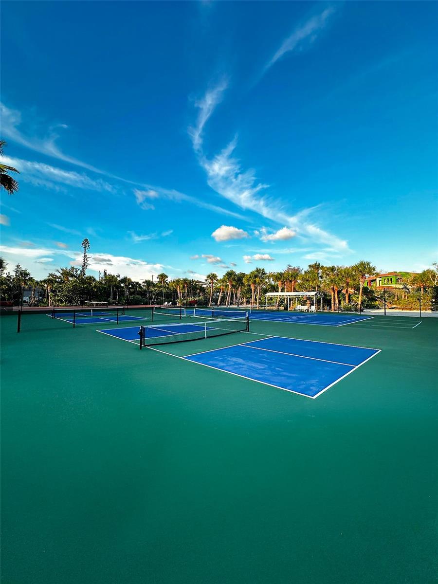 7825 SANDERLING RD, SARASOTA, FL, 34242