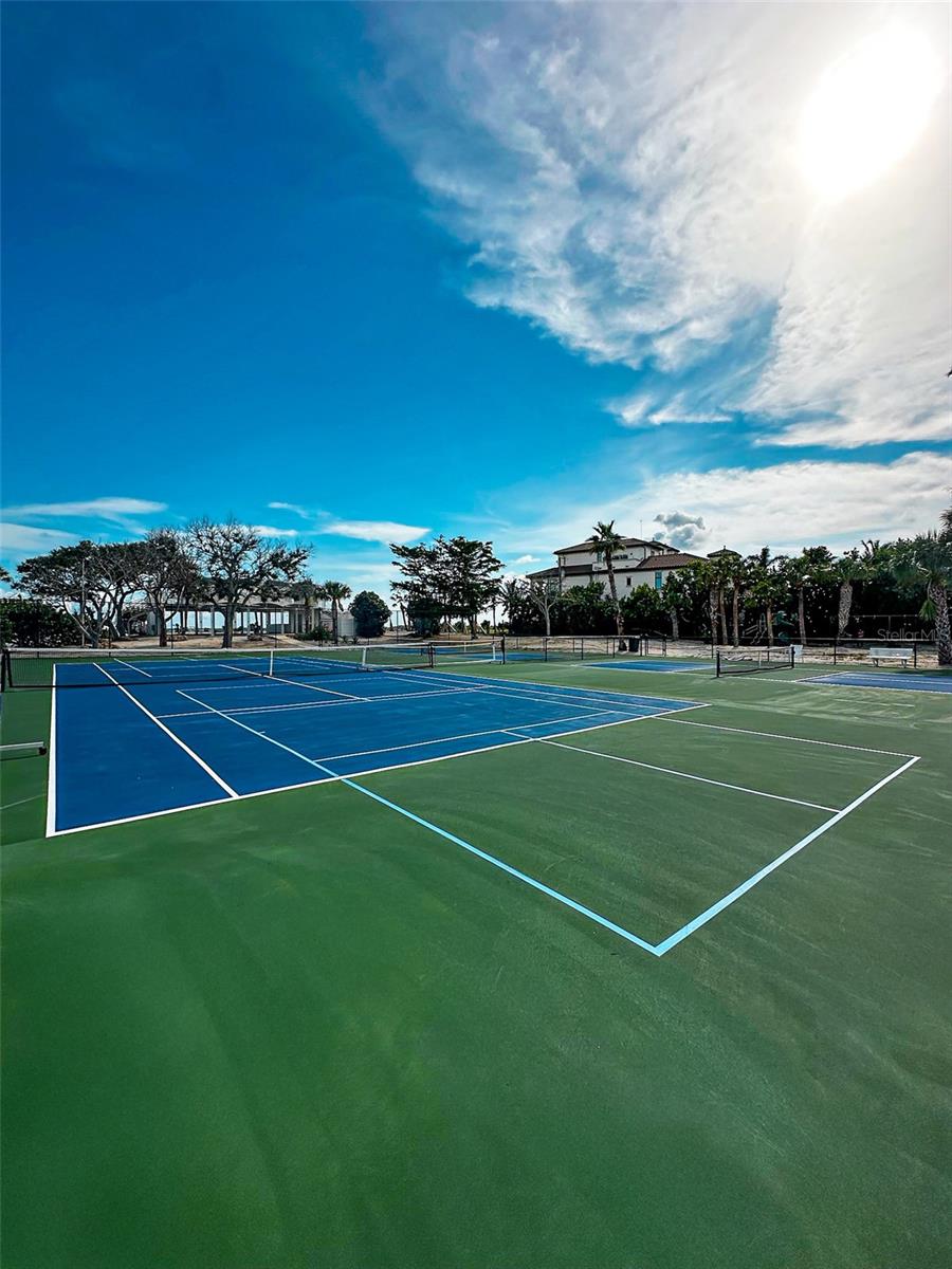 7825 SANDERLING RD, SARASOTA, FL, 34242