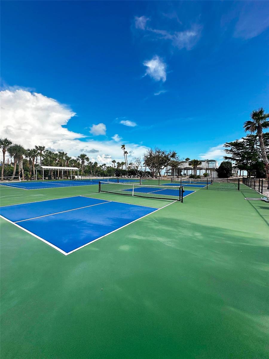 7825 SANDERLING RD, SARASOTA, FL, 34242
