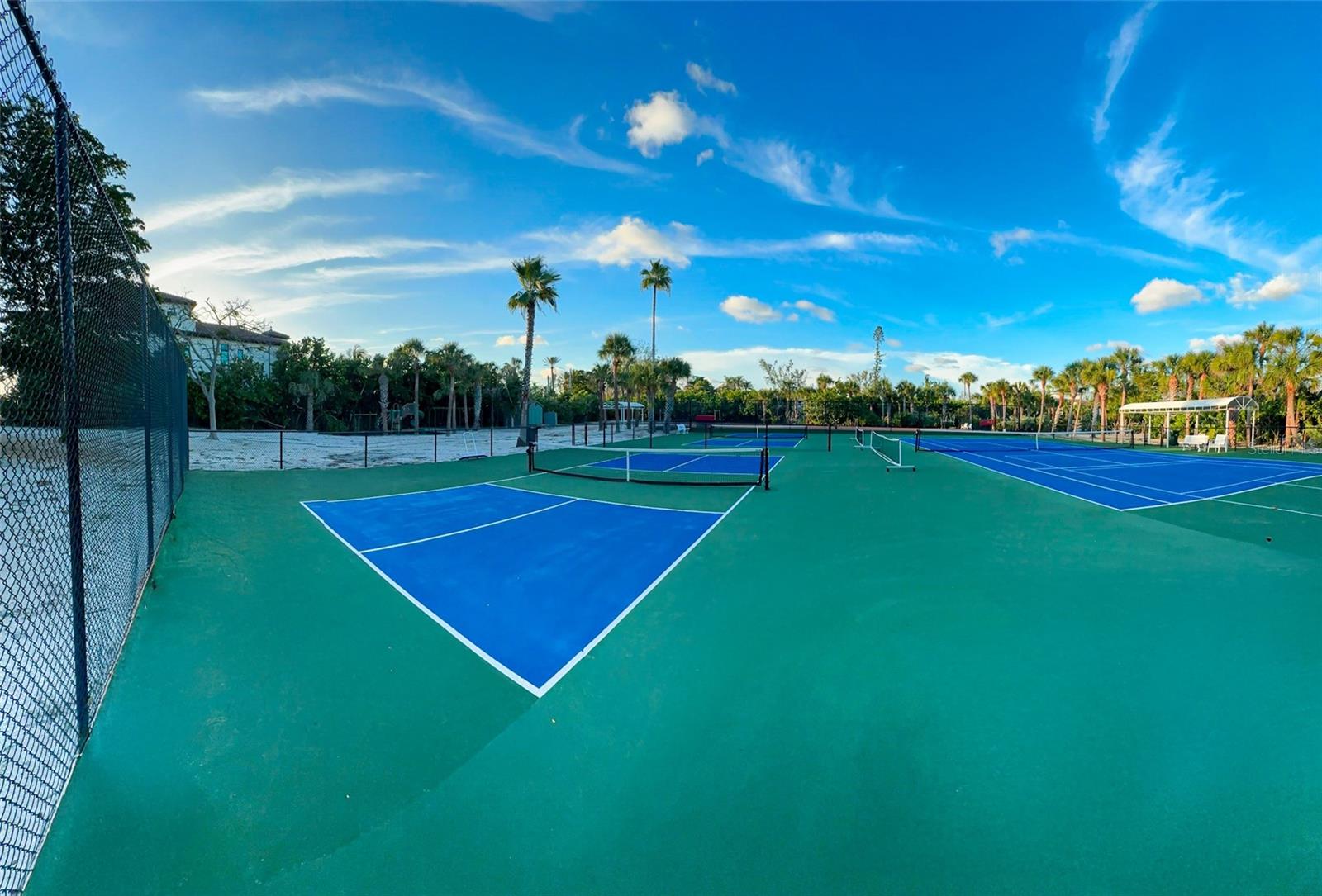 7825 SANDERLING RD, SARASOTA, FL, 34242