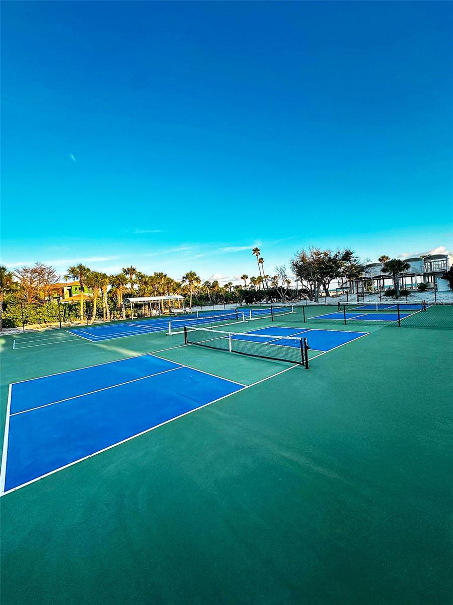 7825 SANDERLING RD, SARASOTA, FL, 34242