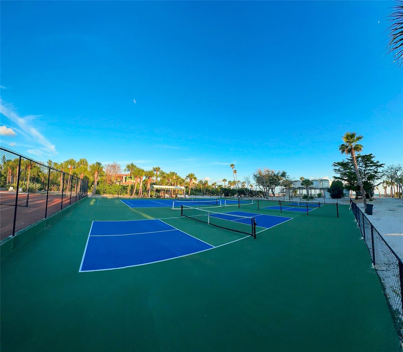 7825 SANDERLING RD, SARASOTA, FL, 34242