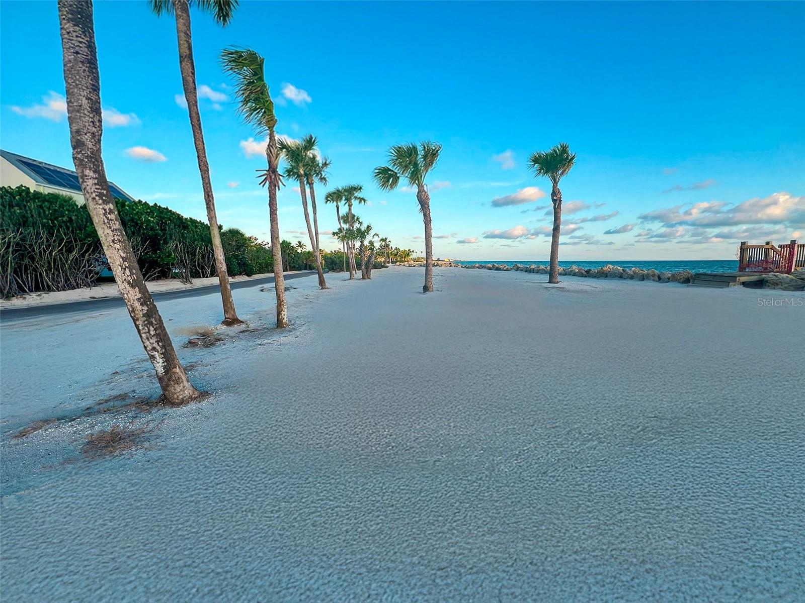 7825 SANDERLING RD, SARASOTA, FL, 34242