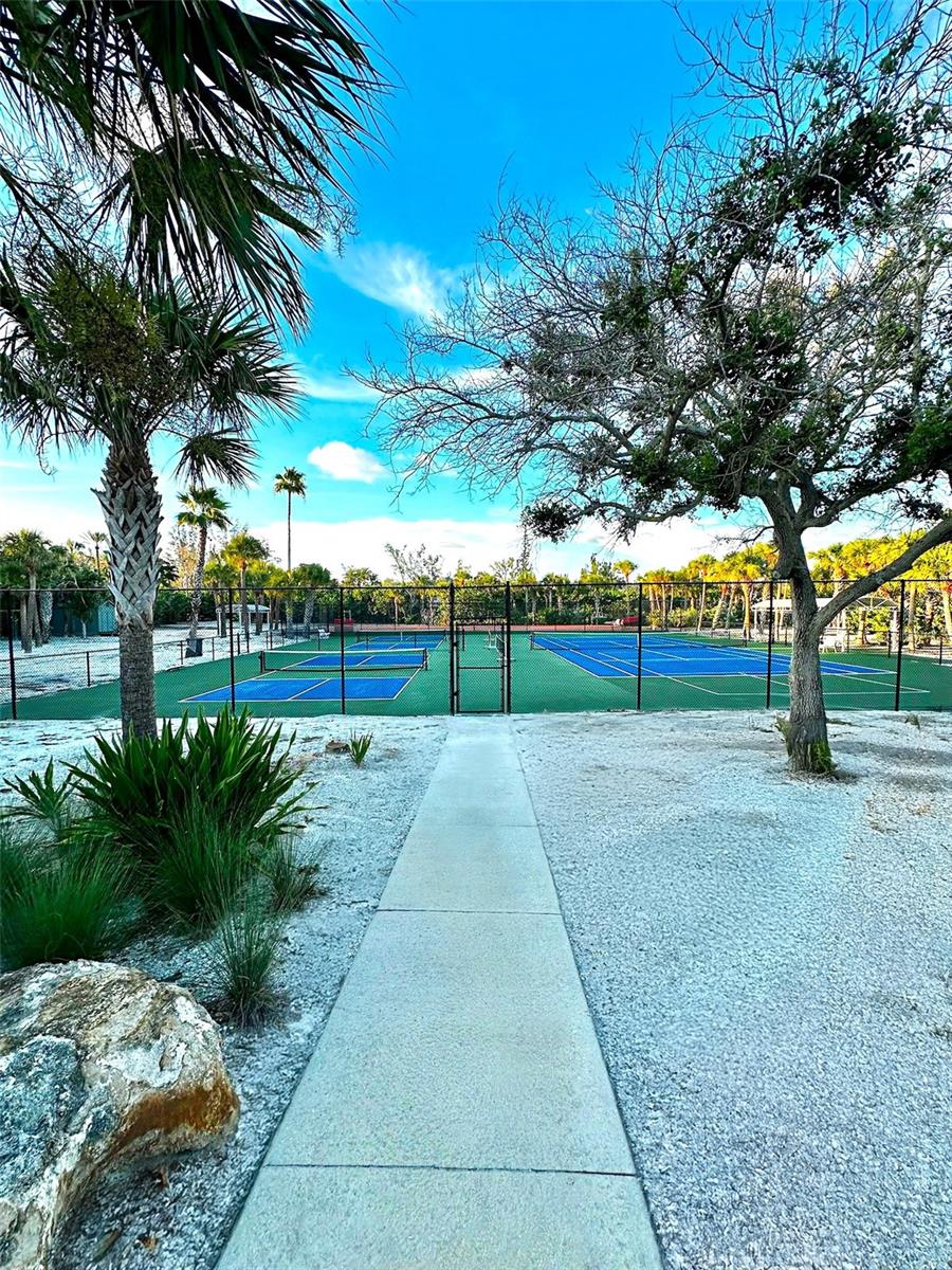 7825 SANDERLING RD, SARASOTA, FL, 34242