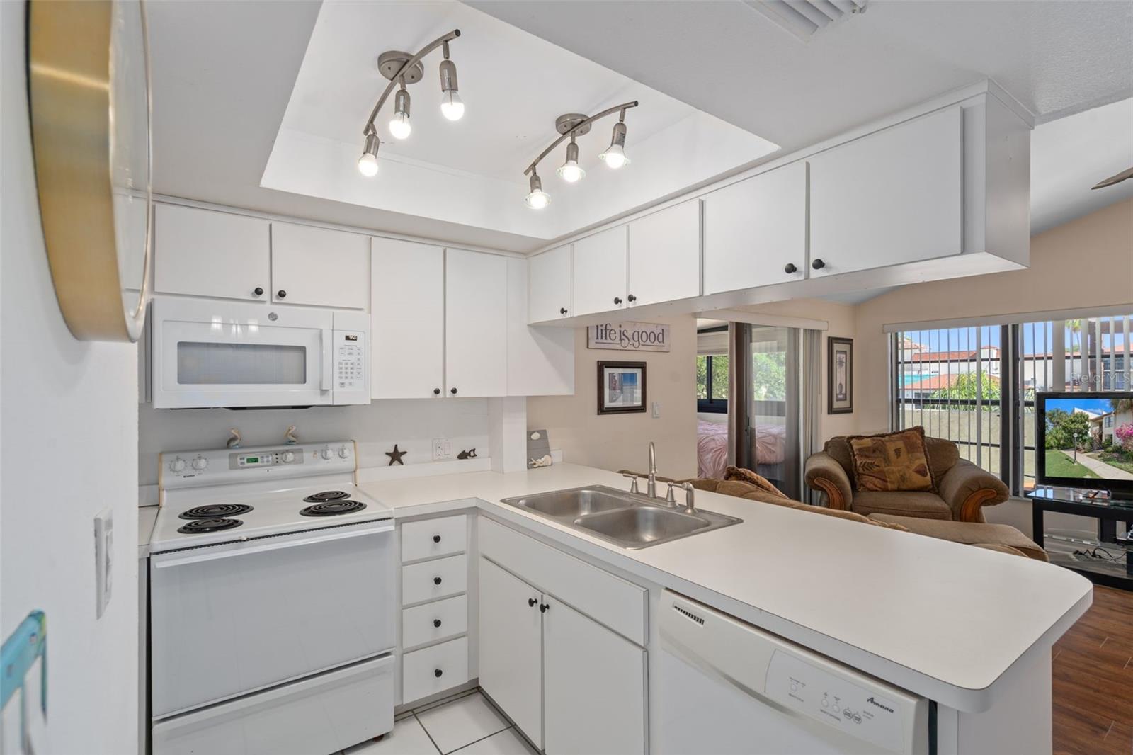 2571 CYPRUS DR #1-201, PALM HARBOR, FL, 34684