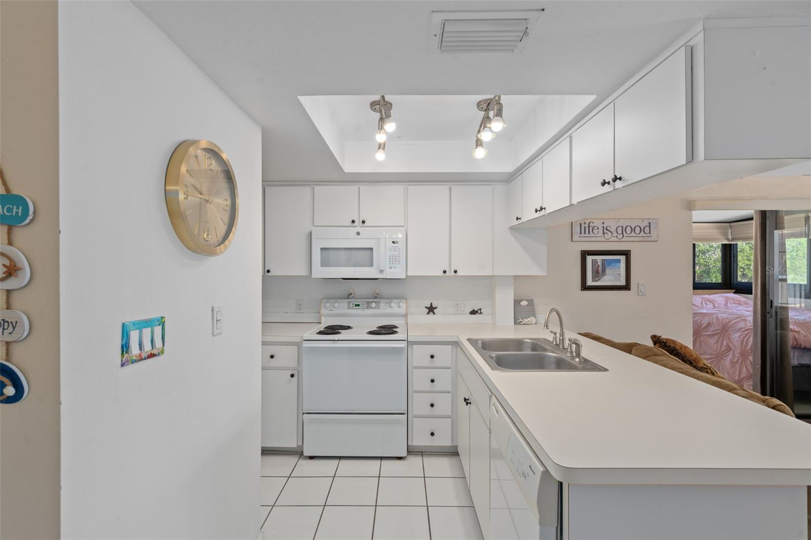 2571 CYPRUS DR #1-201, PALM HARBOR, FL, 34684
