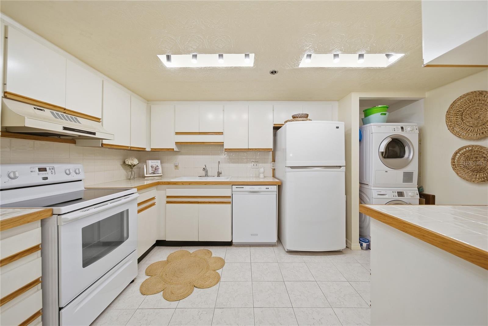 1 KEY CAPRI #603W, TREASURE ISLAND, FL, 33706