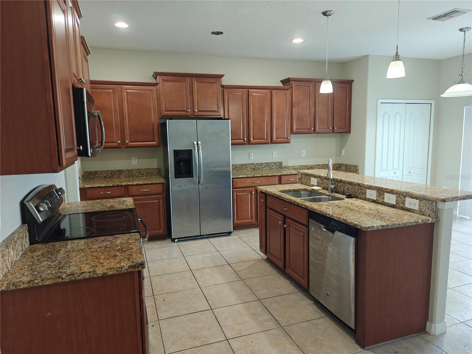 2221 GRANTHAM AVE, DAVENPORT, FL, 33837