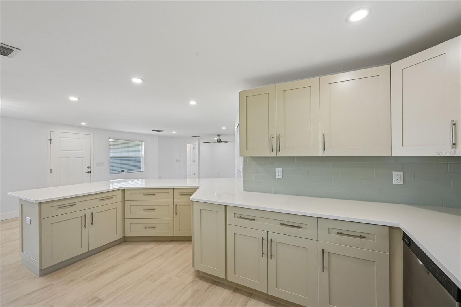 802 WHITE HERON BLVD, RUSKIN, FL, 33570