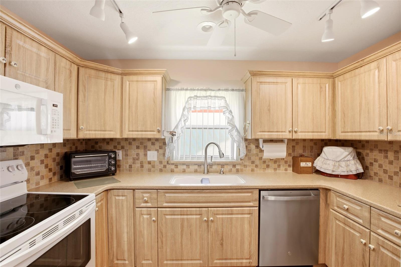 2223 VANTAGE TRCE, SEBRING, FL, 33872