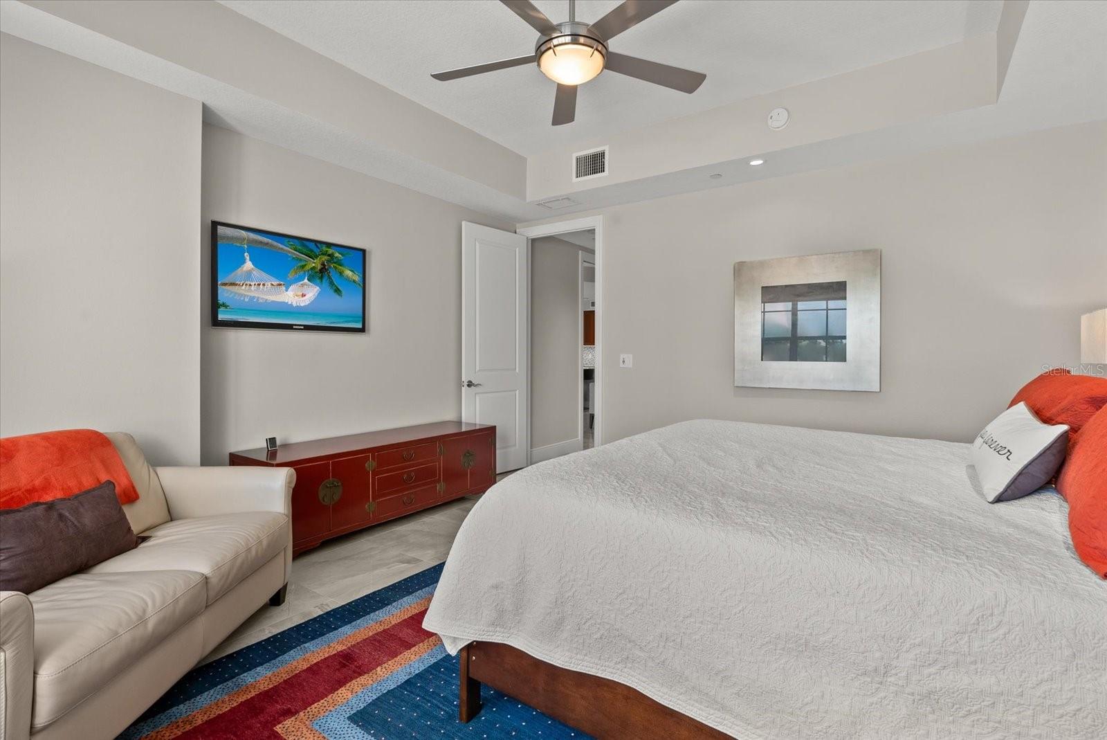 888 S ORANGE AVE #2C, SARASOTA, FL, 34236