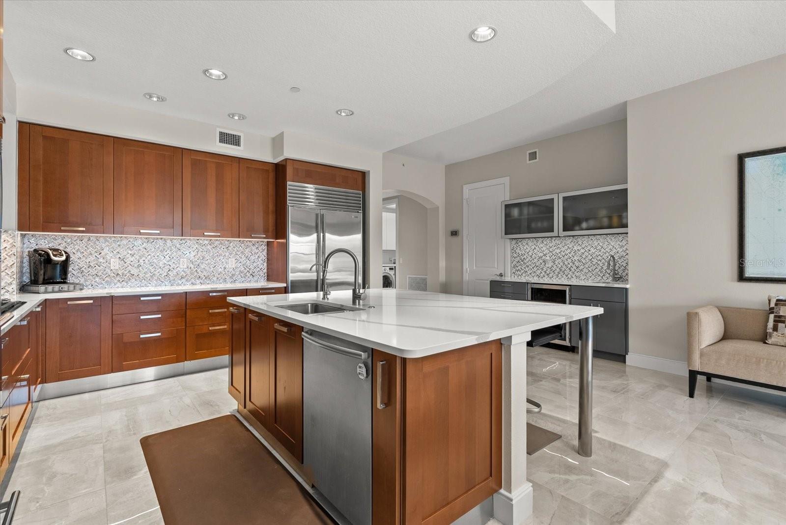 888 S ORANGE AVE #2C, SARASOTA, FL, 34236
