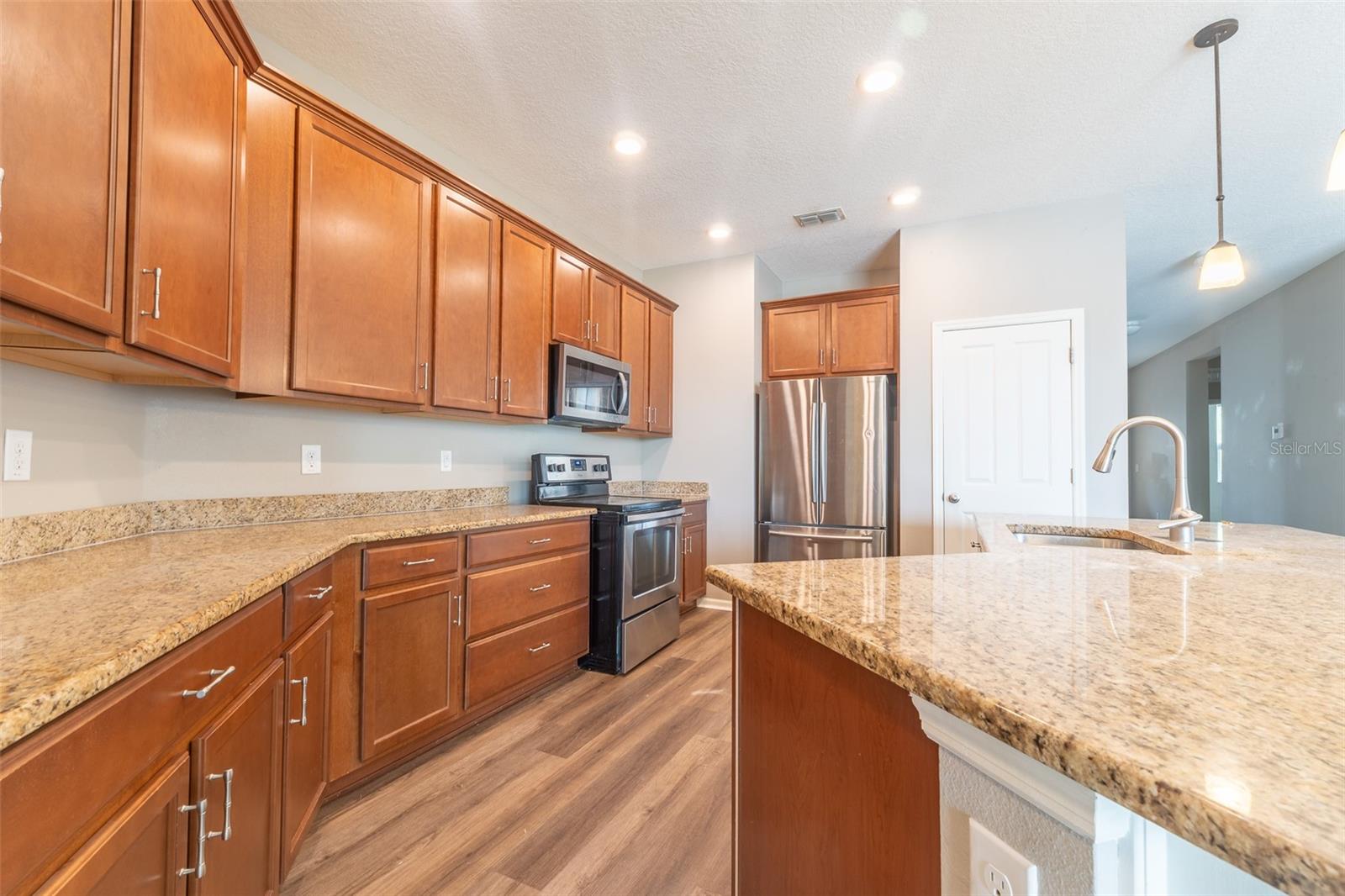 10514 MEDFORD LAKE DR, RIVERVIEW, FL, 33578