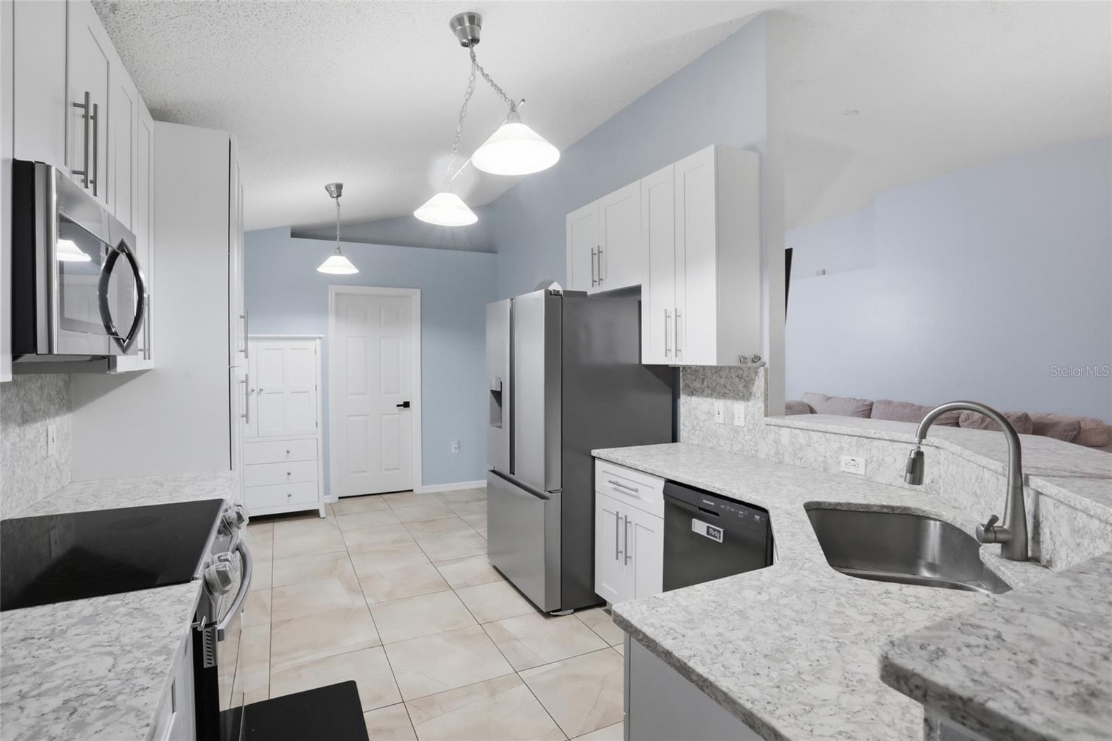 2015 CORNER SCHOOL DR, ORLANDO, FL, 32820