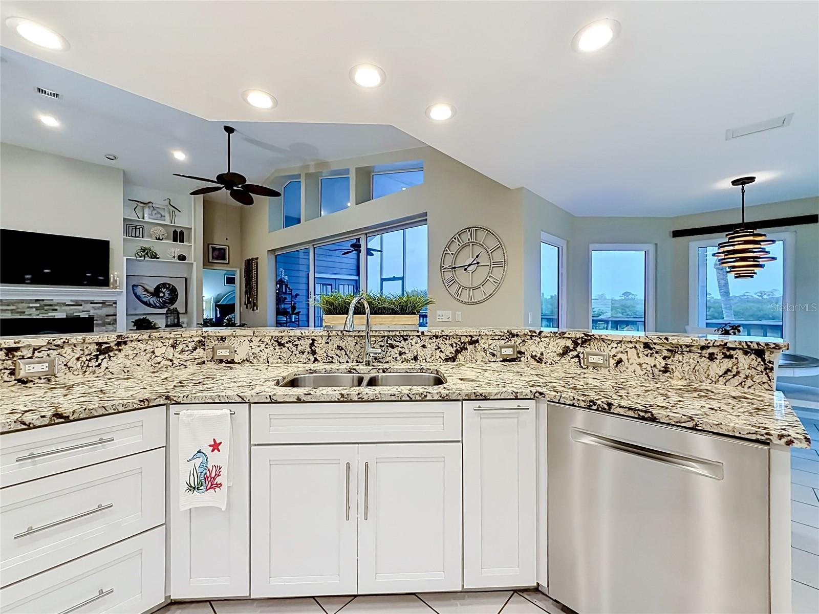 2021 NORTH POINTE ALEXIS DR, TARPON SPRINGS, FL, 34689