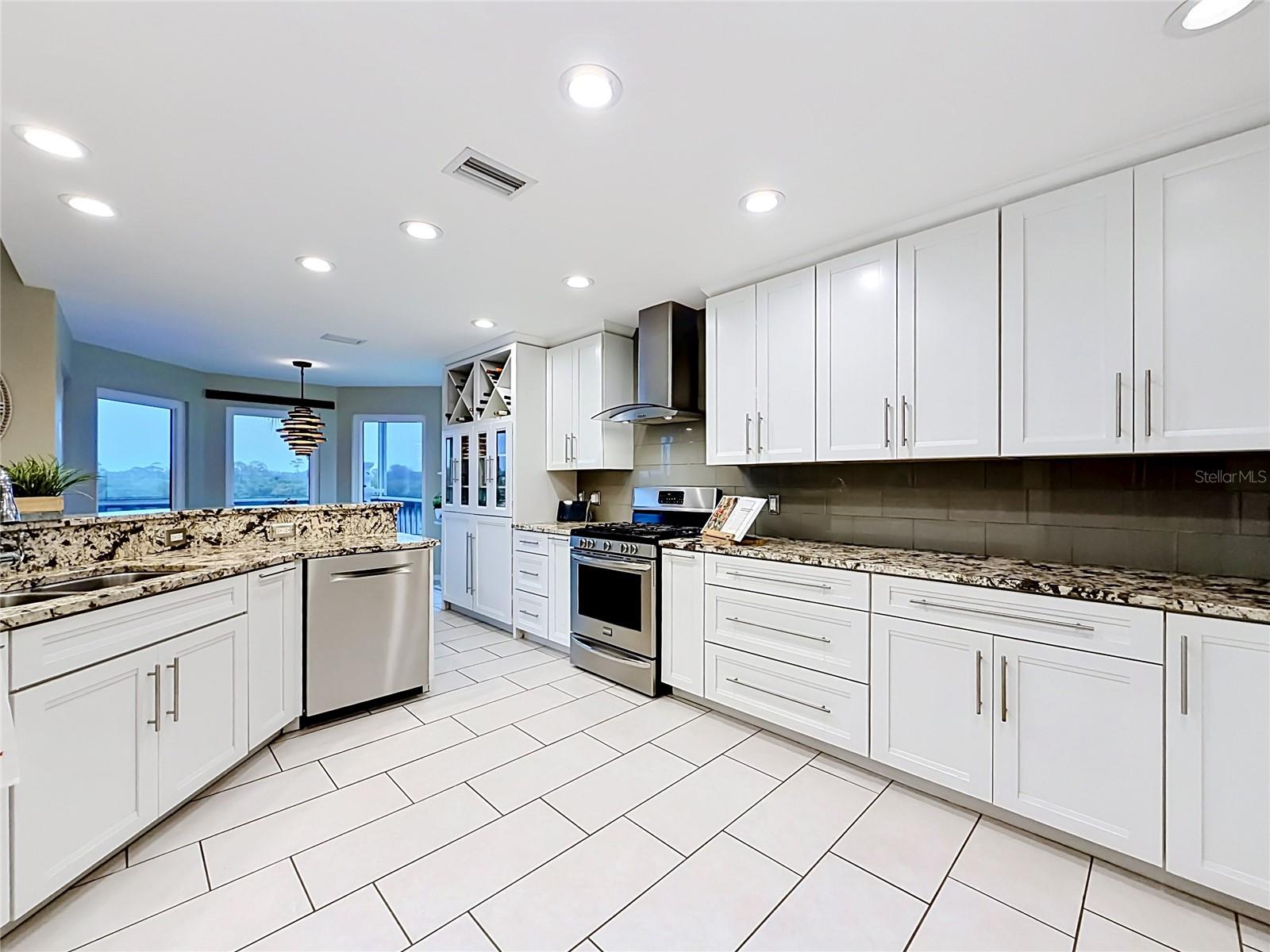 2021 NORTH POINTE ALEXIS DR, TARPON SPRINGS, FL, 34689