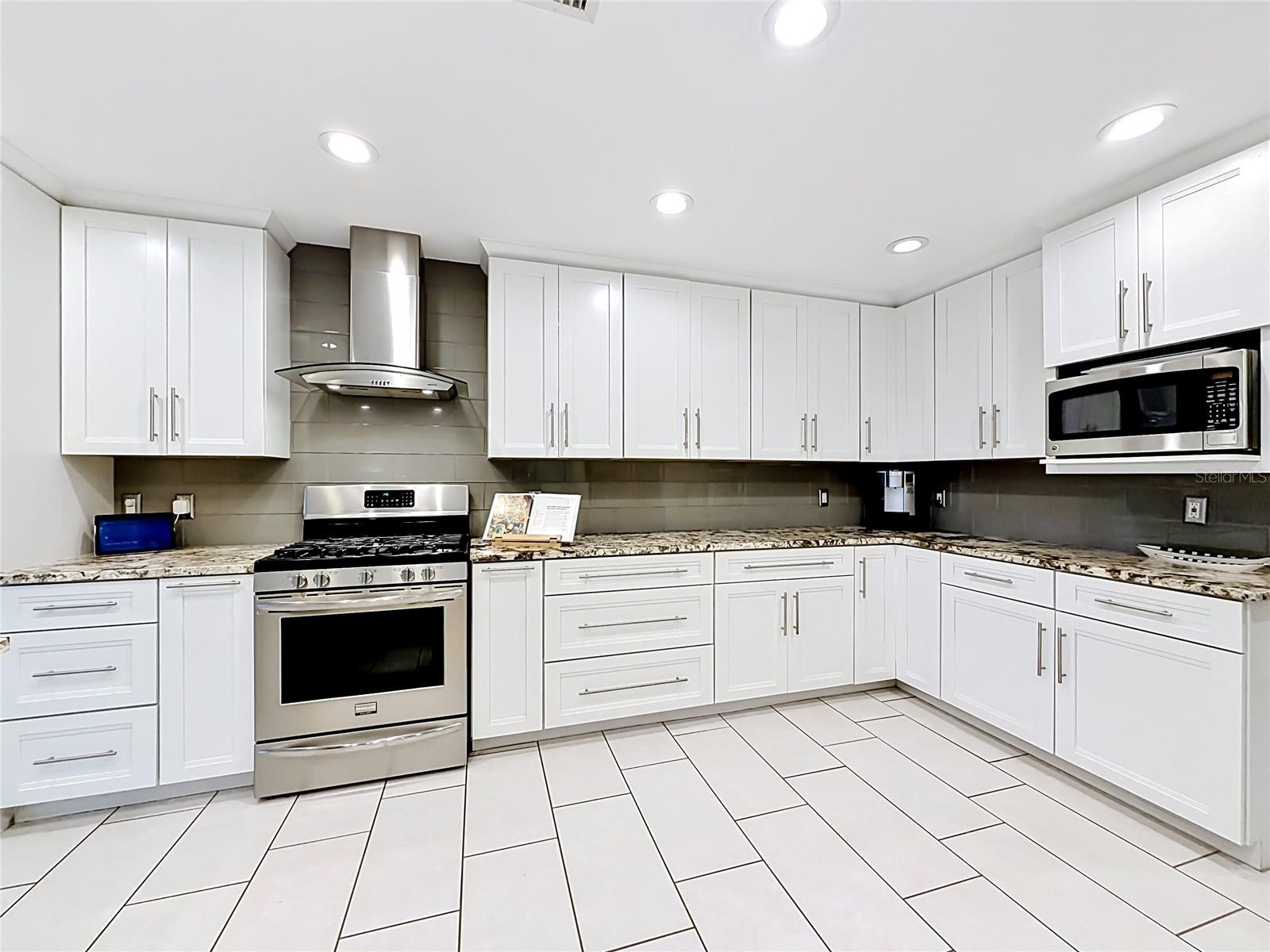 2021 NORTH POINTE ALEXIS DR, TARPON SPRINGS, FL, 34689