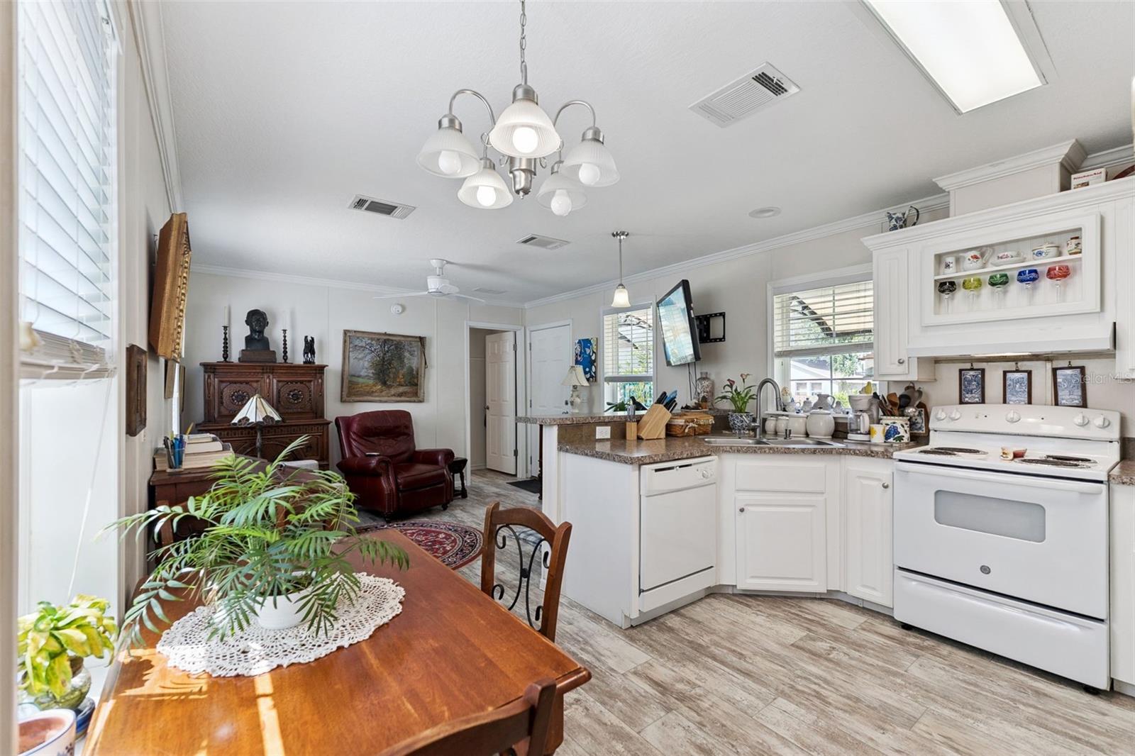 207 MARY AVE, NEW SMYRNA BEACH, FL, 32168