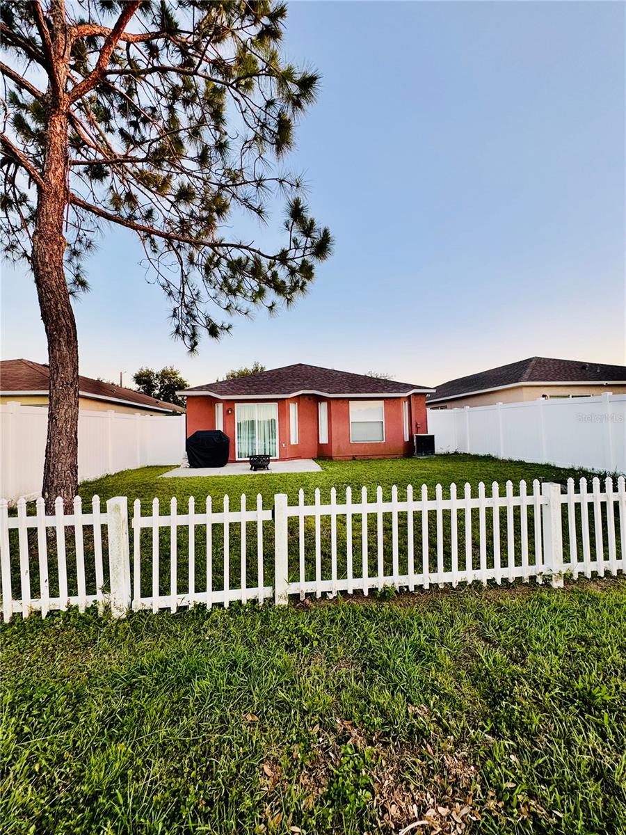8035 CANTERBURY LAKE BLVD, TAMPA, FL, 33619