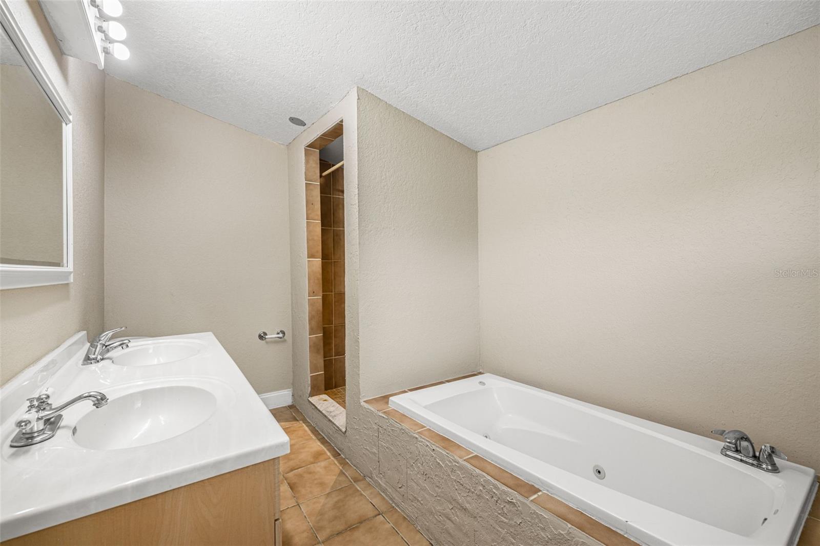 305 E HANNA AVE, TAMPA, FL, 33604
