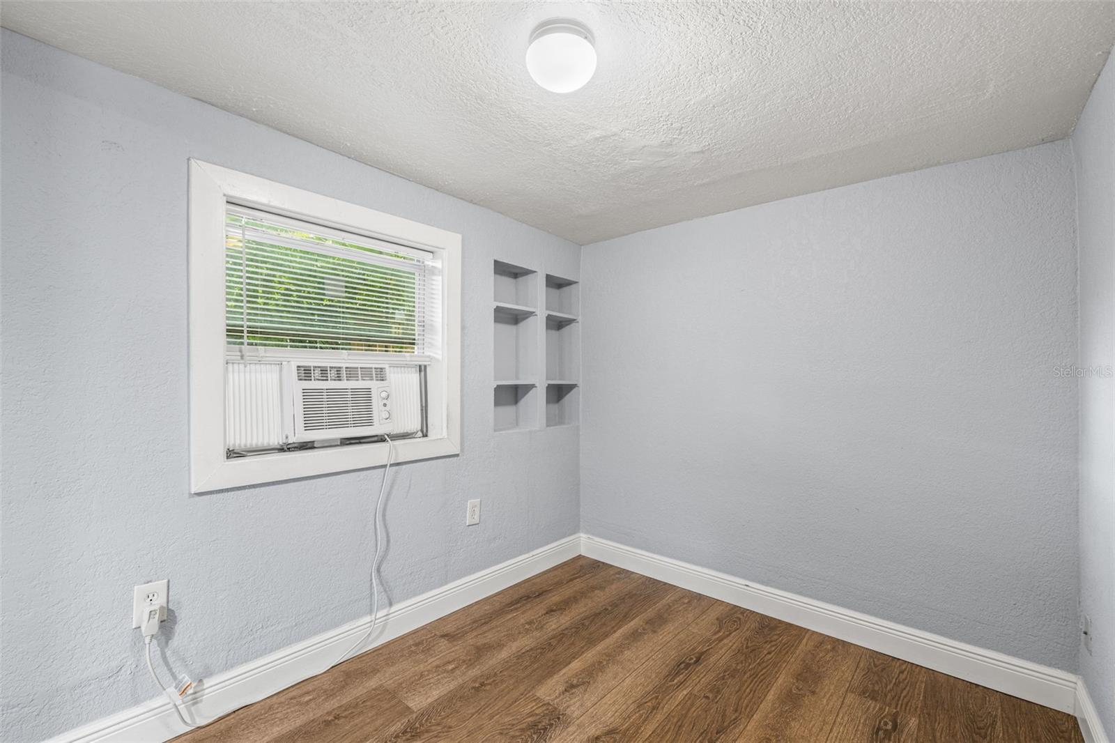 305 E HANNA AVE, TAMPA, FL, 33604