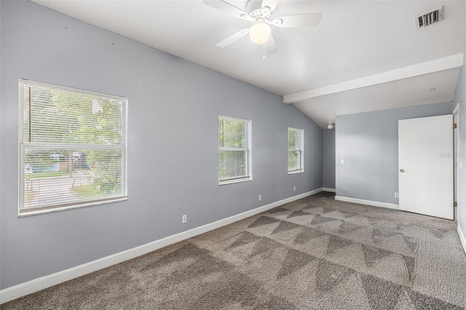 305 E HANNA AVE, TAMPA, FL, 33604
