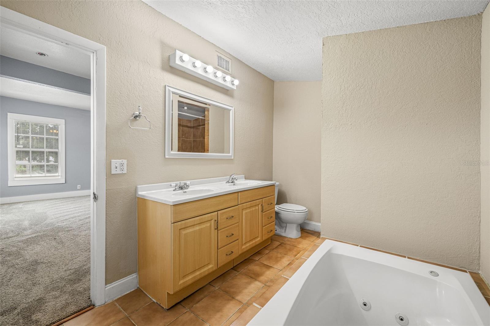 305 E HANNA AVE, TAMPA, FL, 33604