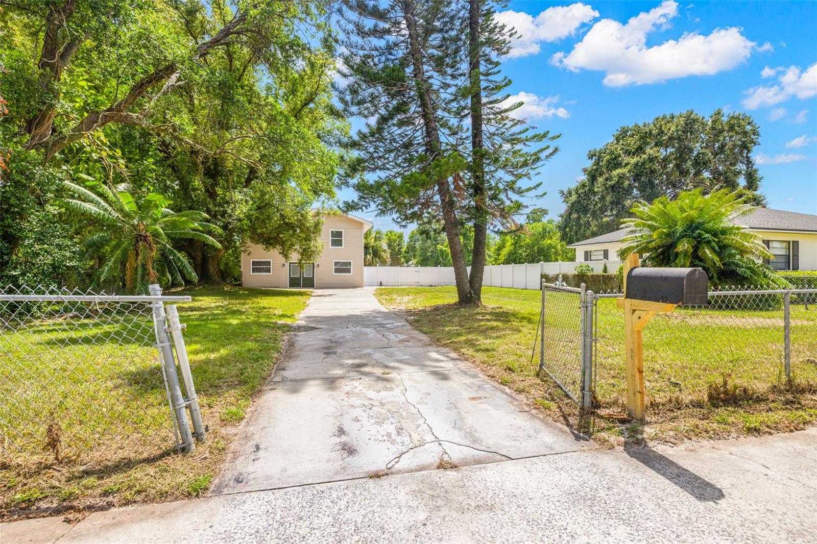 305 E HANNA AVE, TAMPA, FL, 33604