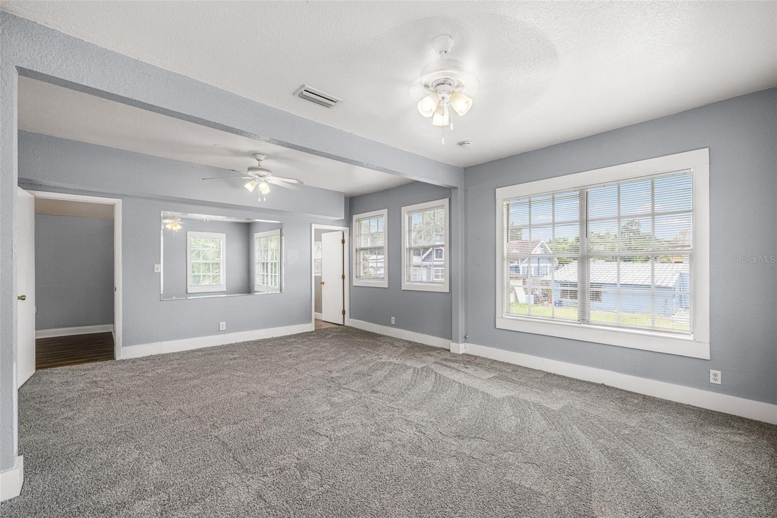 305 E HANNA AVE, TAMPA, FL, 33604