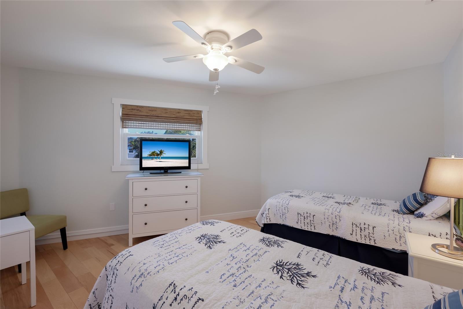 221 85TH ST, HOLMES BEACH, FL, 34217