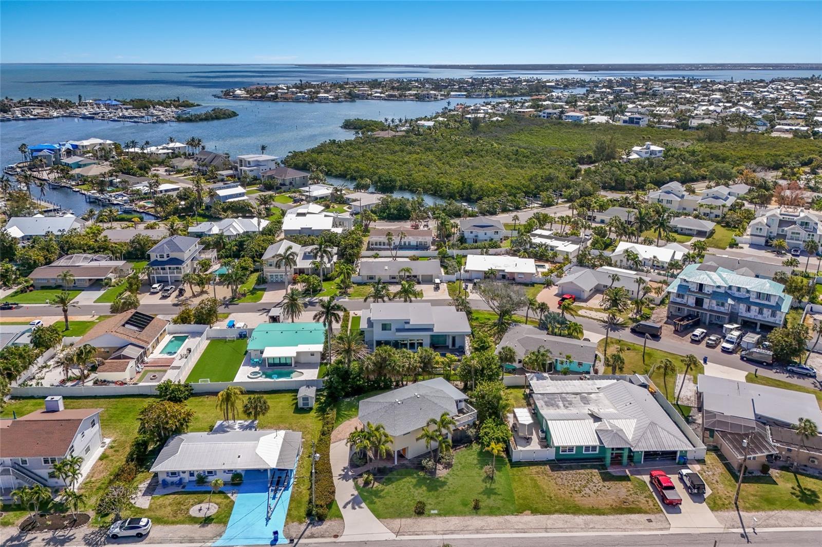 221 85TH ST, HOLMES BEACH, FL, 34217