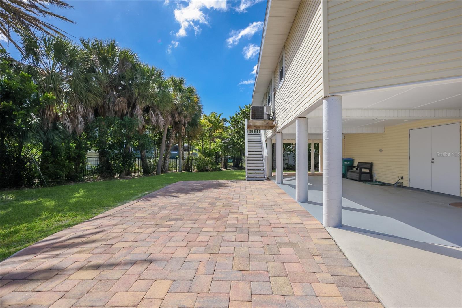 221 85TH ST, HOLMES BEACH, FL, 34217