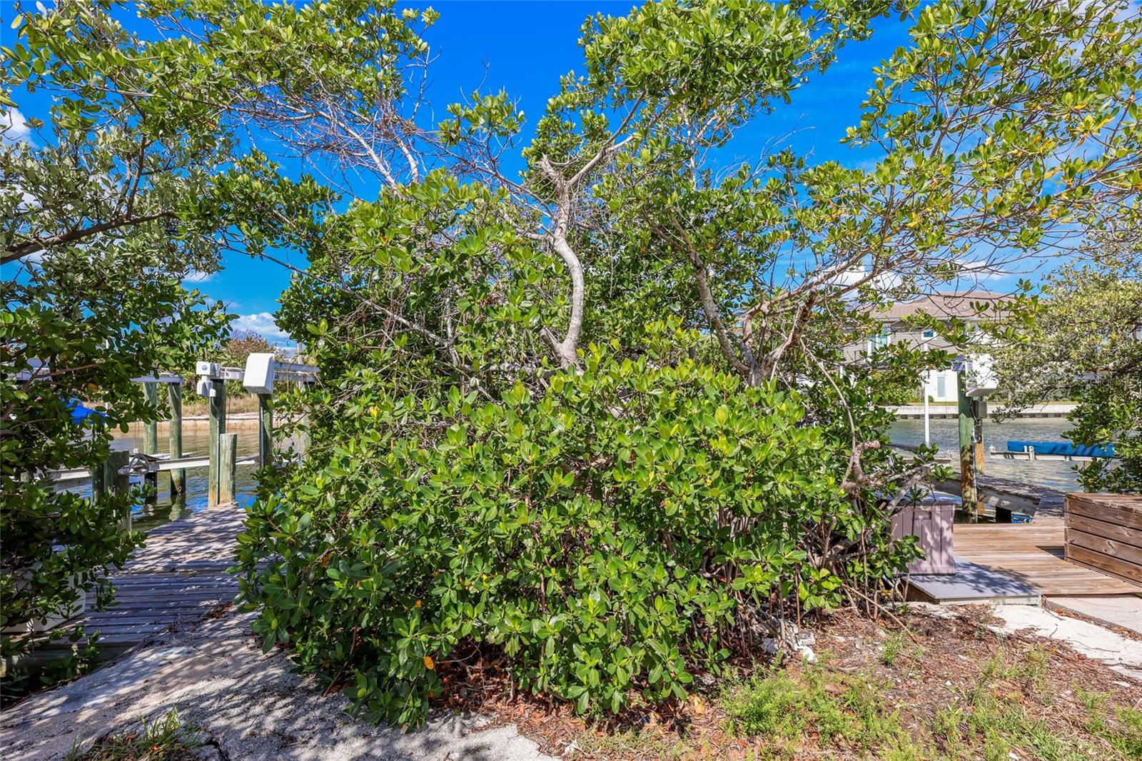221 85TH ST, HOLMES BEACH, FL, 34217
