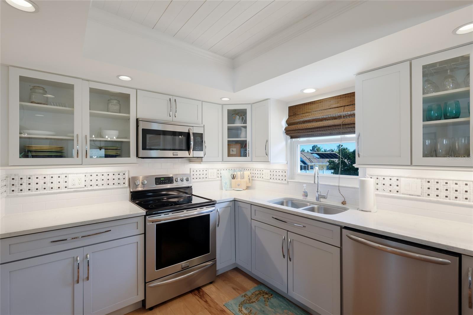 221 85TH ST, HOLMES BEACH, FL, 34217