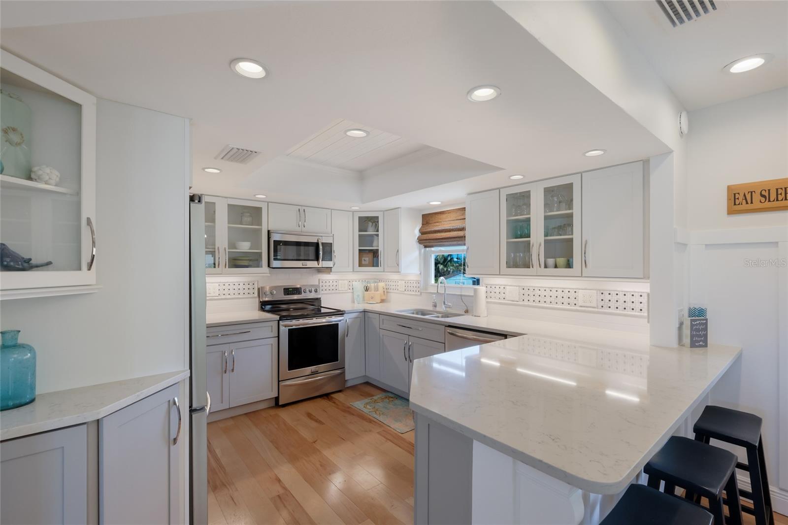 221 85TH ST, HOLMES BEACH, FL, 34217