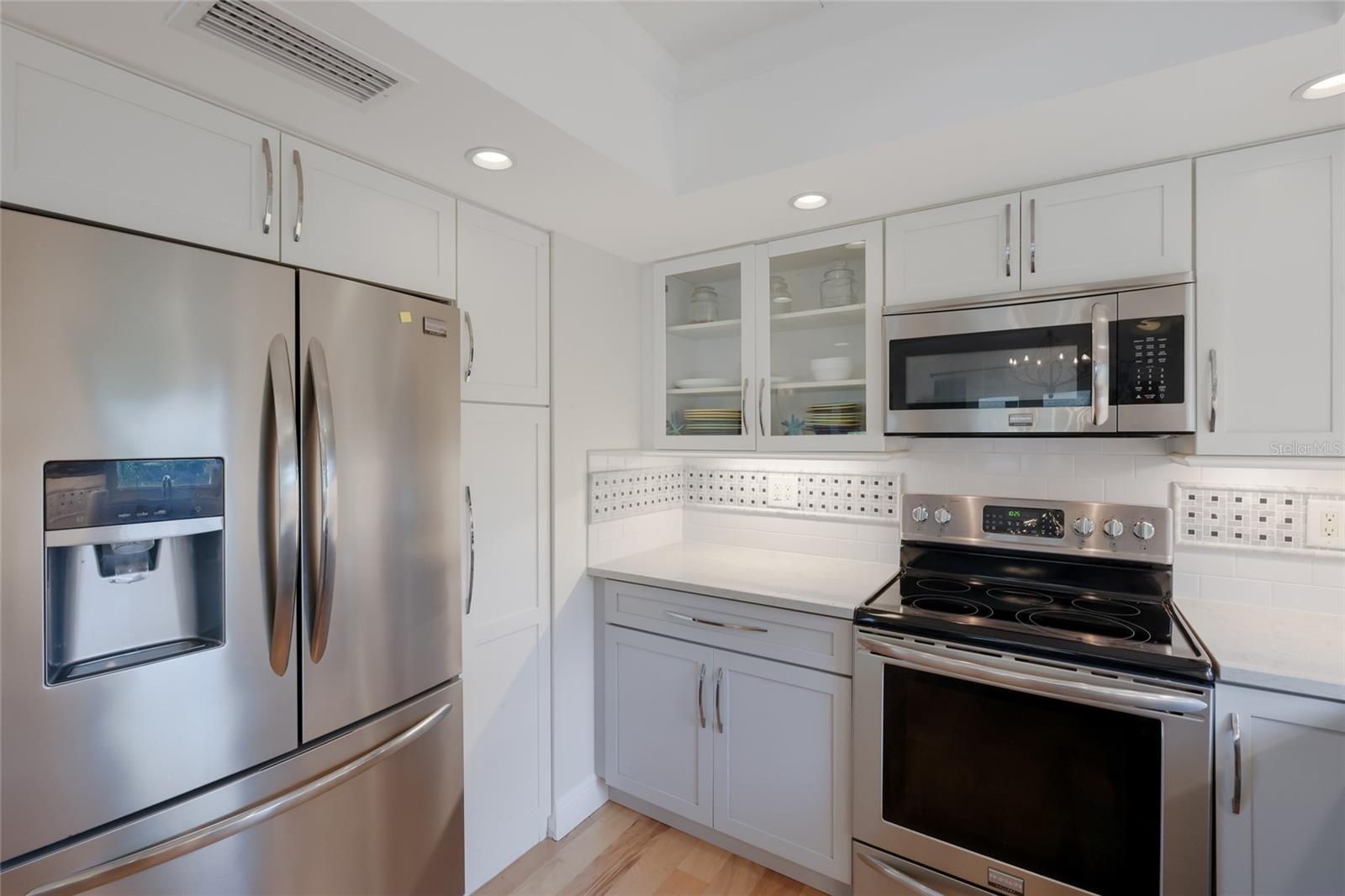 221 85TH ST, HOLMES BEACH, FL, 34217