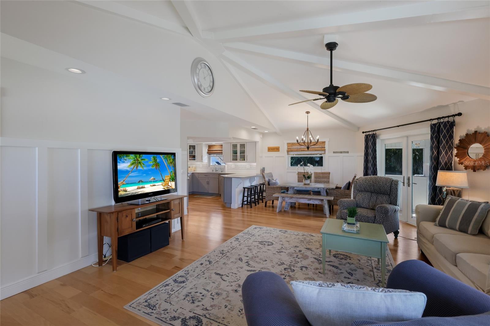 221 85TH ST, HOLMES BEACH, FL, 34217