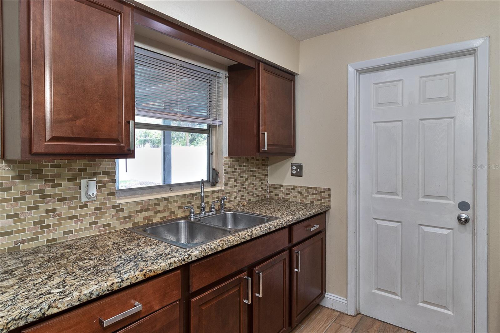 831 LAKESIDE DR, LARGO, FL, 33778