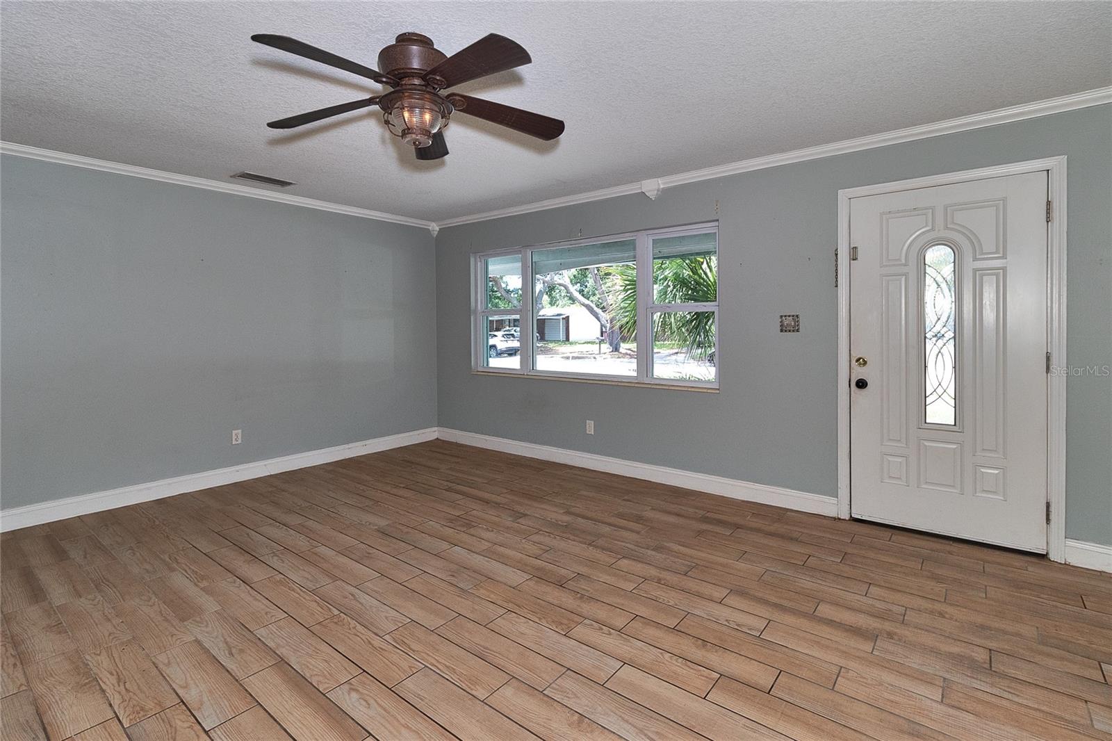 831 LAKESIDE DR, LARGO, FL, 33778